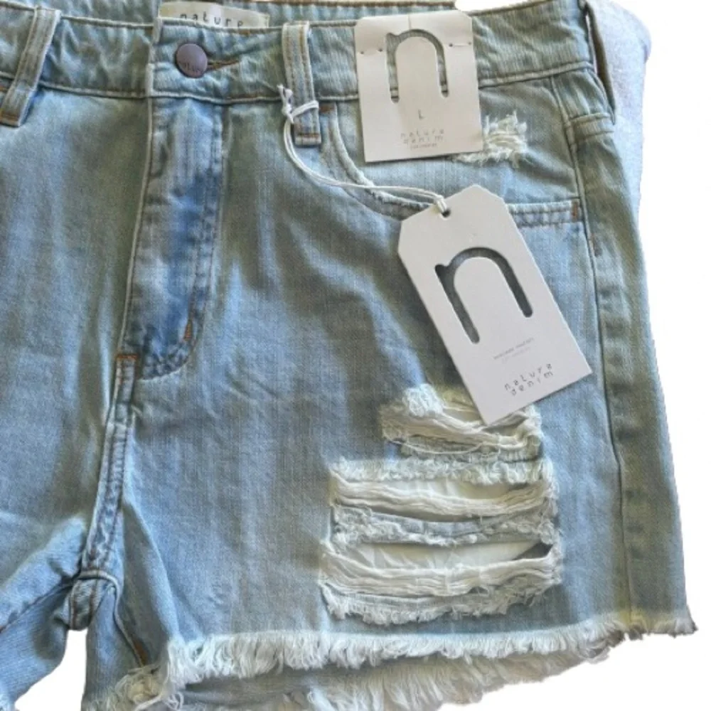 NWT Nature Denim Boutique High Rise Distressed Shorts Blue Size L - Picture 2 of 6